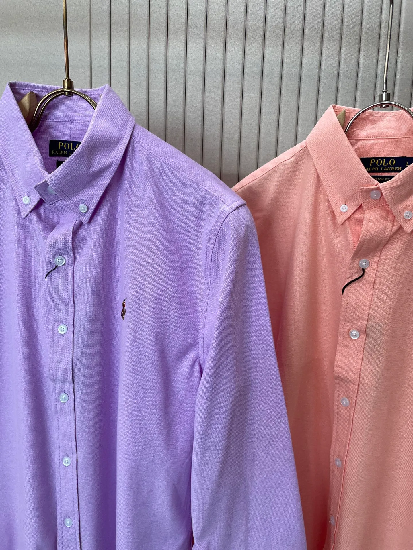 P220 🌸🌸🌸 POLO Ralph Lauren [High Quality] Classic shirt! Classic casual shirt made of pure cotton fabric with unique design, simple, clean and classic version design. It is a versatile style that can be switched at will. The fabric feels soft and delicate, highly breathable, close to the skin and comfortable to wear. It can be worn alone as an inner layer. Its versatile performance is beyond your imagination! The upper body of the ready-to-wear is simple and classic yet elegant! Size:M-XXL